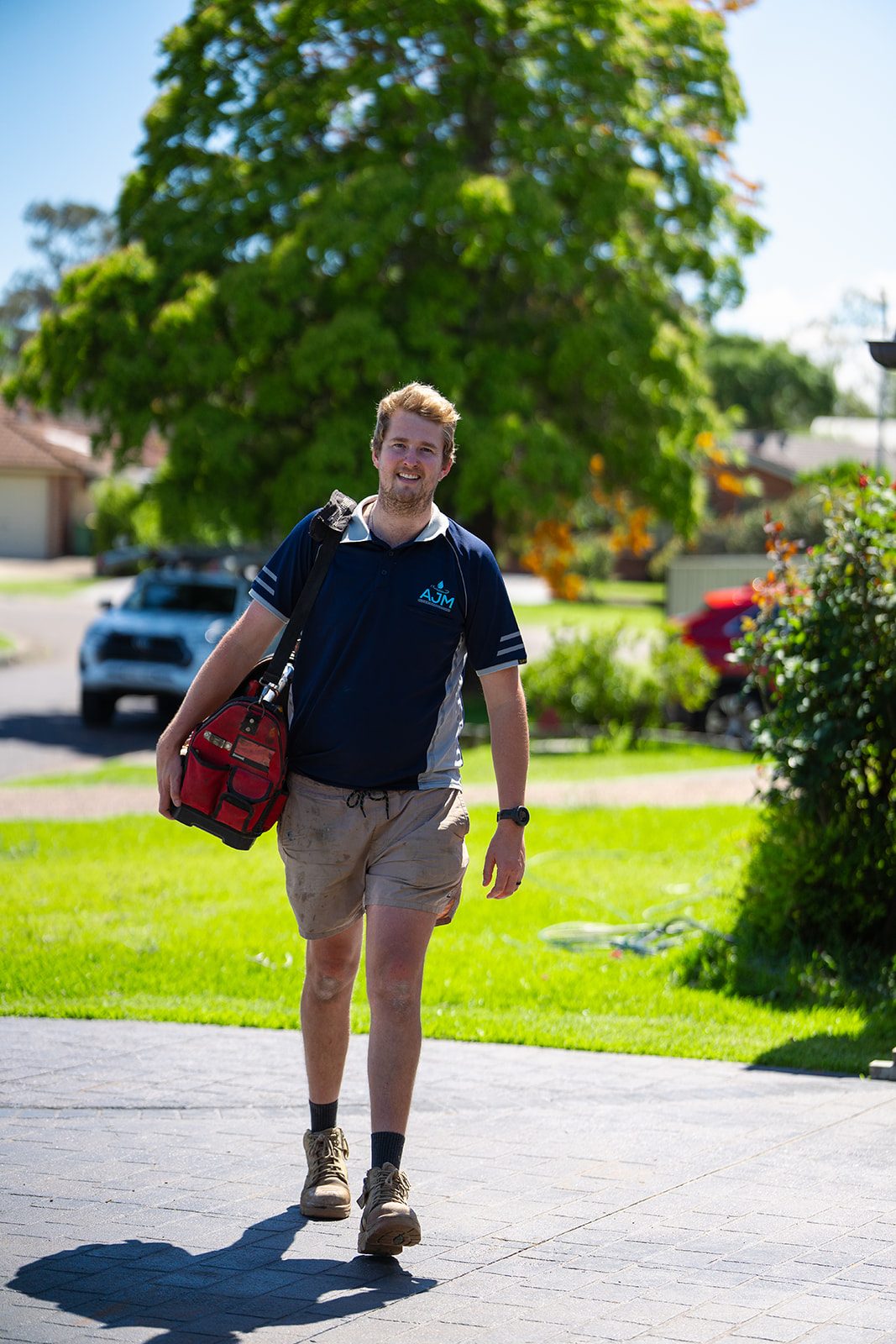Aaron from AJM Plumbing Solutions walking up to a Sydney home